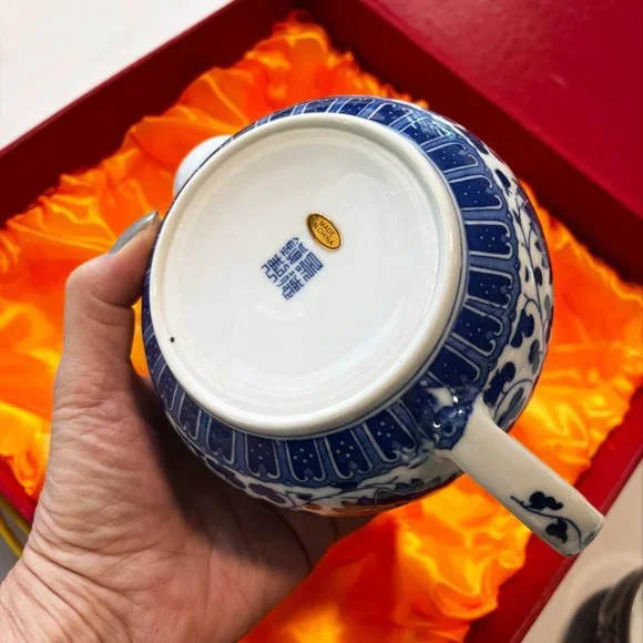 Vintage Chinese Teapot/Six Teacups in Display Case, Blue & White, REDUCED! - Picture 10 of 11